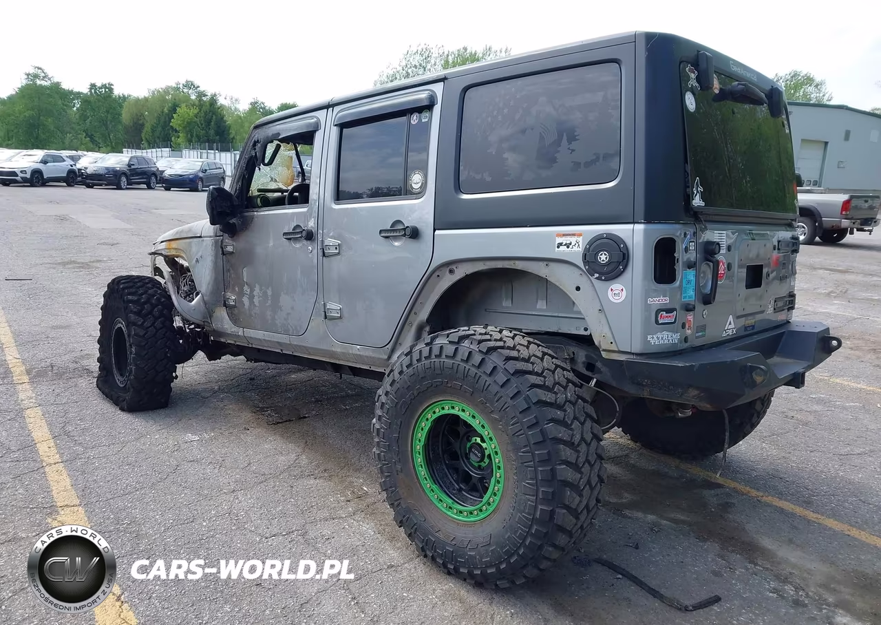 2015 Jeep Wrangler Unlimited Rubicon VIN:1C4BJWFG8FL693923 - 3