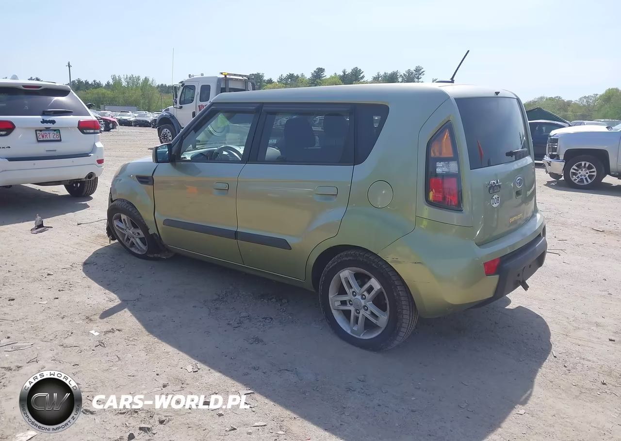2010 Kia Soul + VIN:KNDJT2A24A7117046 - 3
