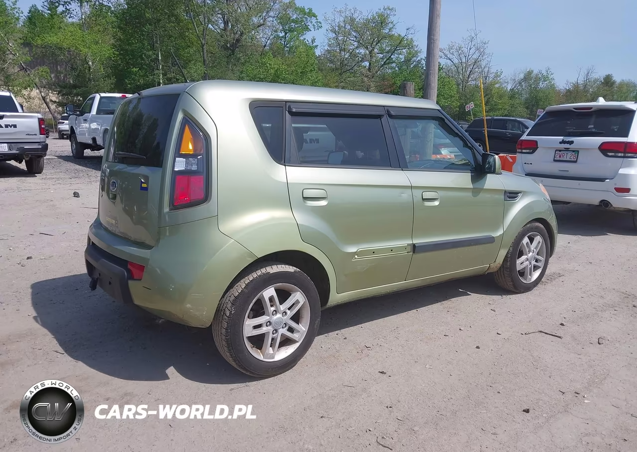 2010 Kia Soul + VIN:KNDJT2A24A7117046 - 4