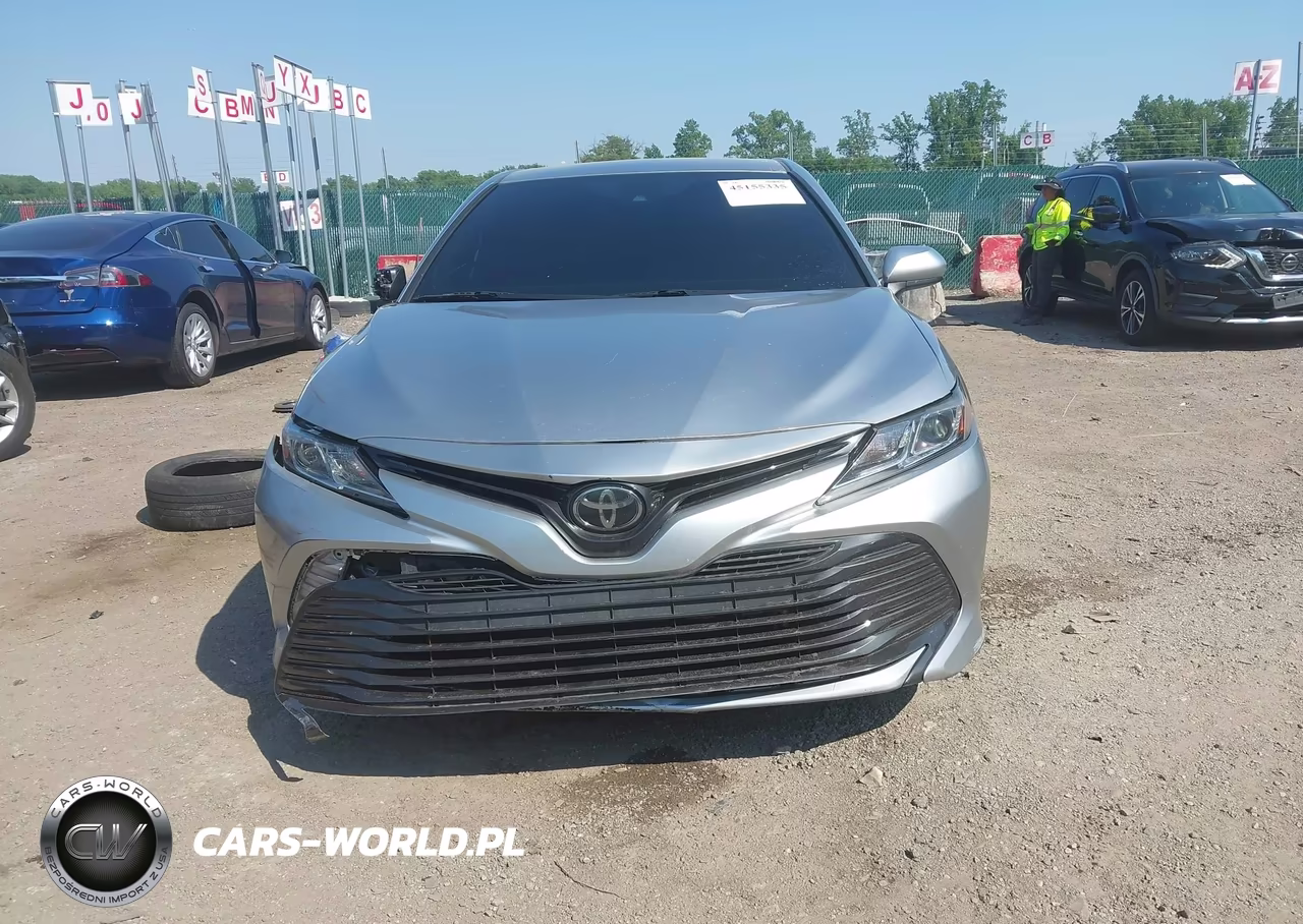 2019 Toyota Camry Le VIN:4T1B11HKXKU770618 - 13