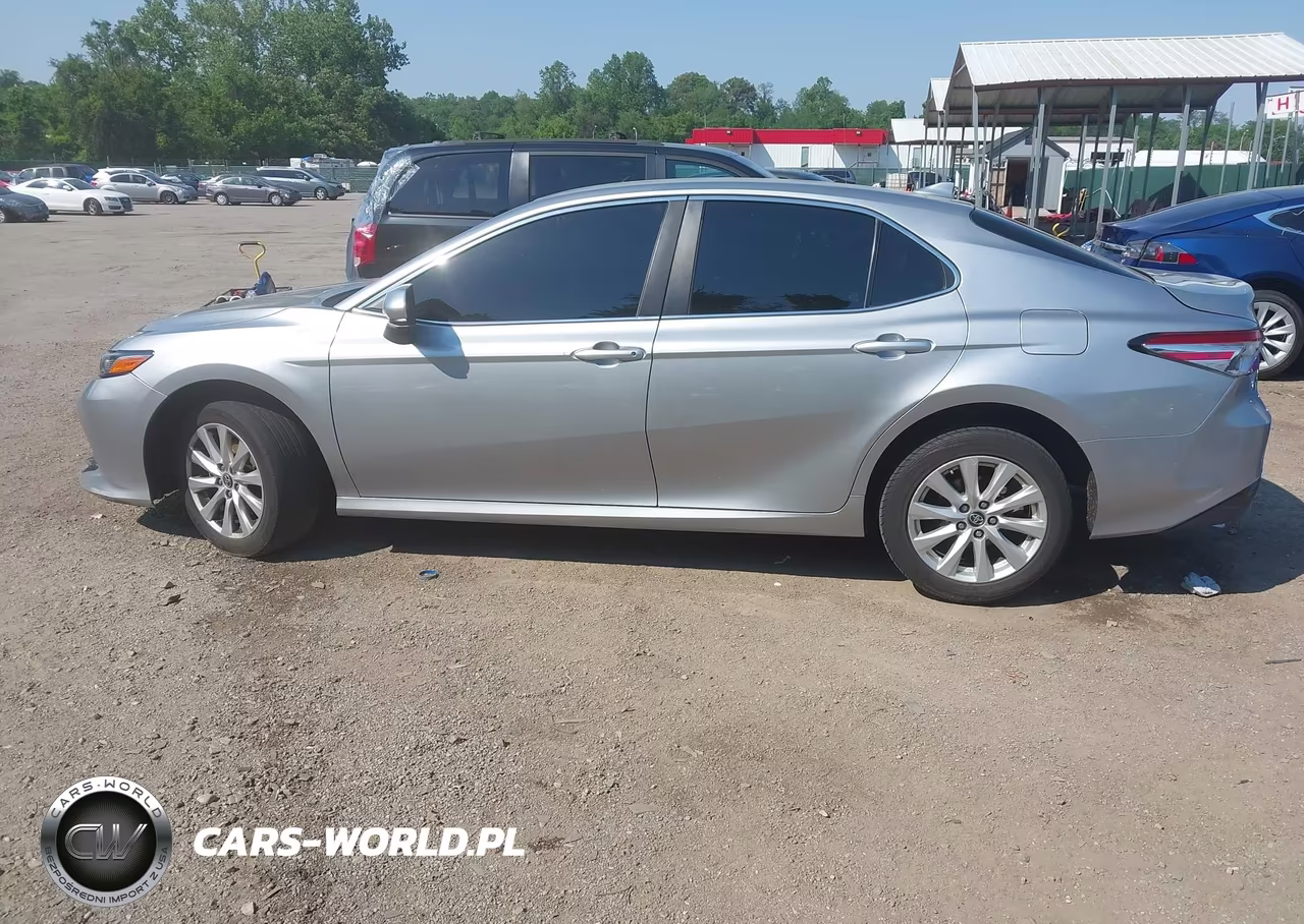 2019 Toyota Camry Le VIN:4T1B11HKXKU770618 - 15
