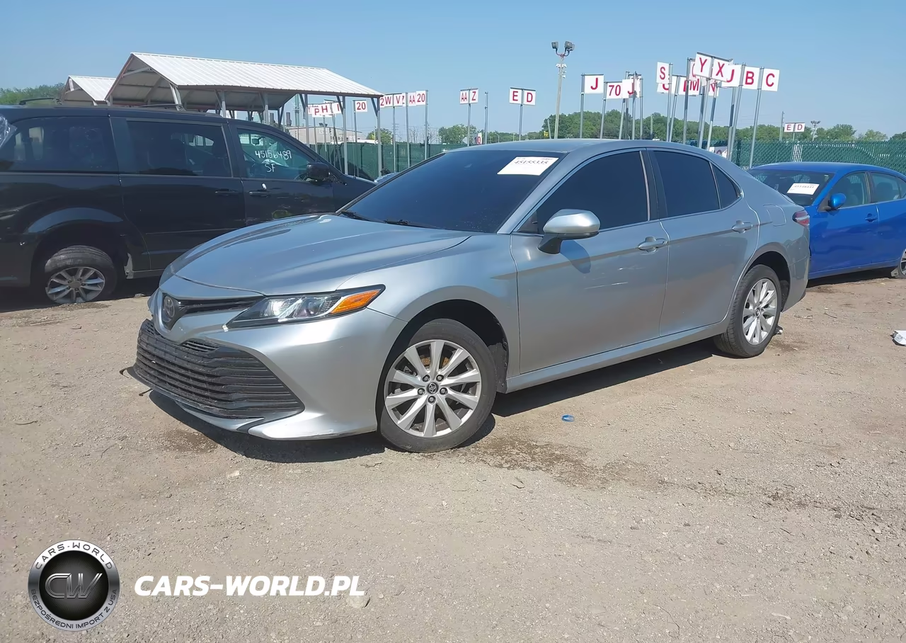 2019 Toyota Camry Le VIN:4T1B11HKXKU770618 - 2