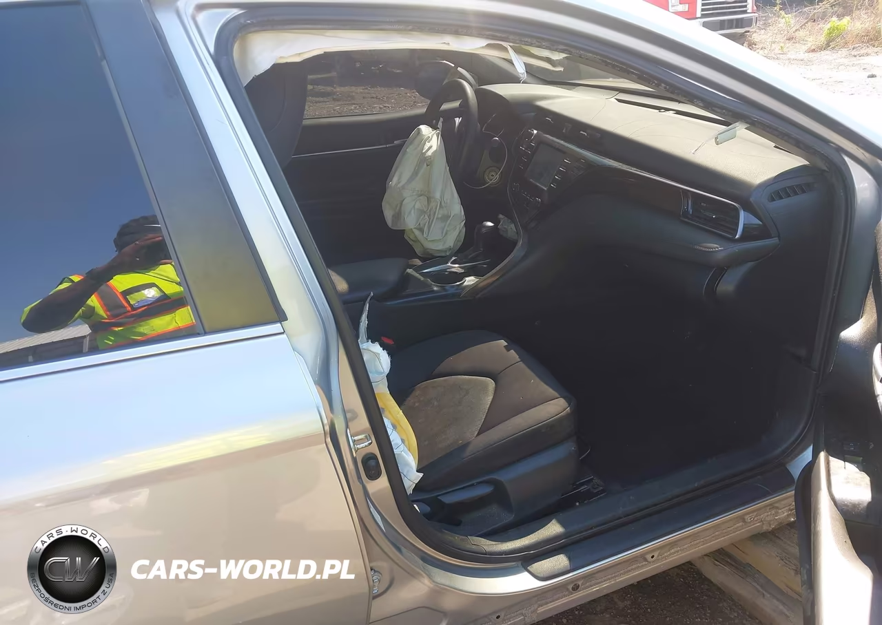 2019 Toyota Camry Le VIN:4T1B11HKXKU770618 - 5
