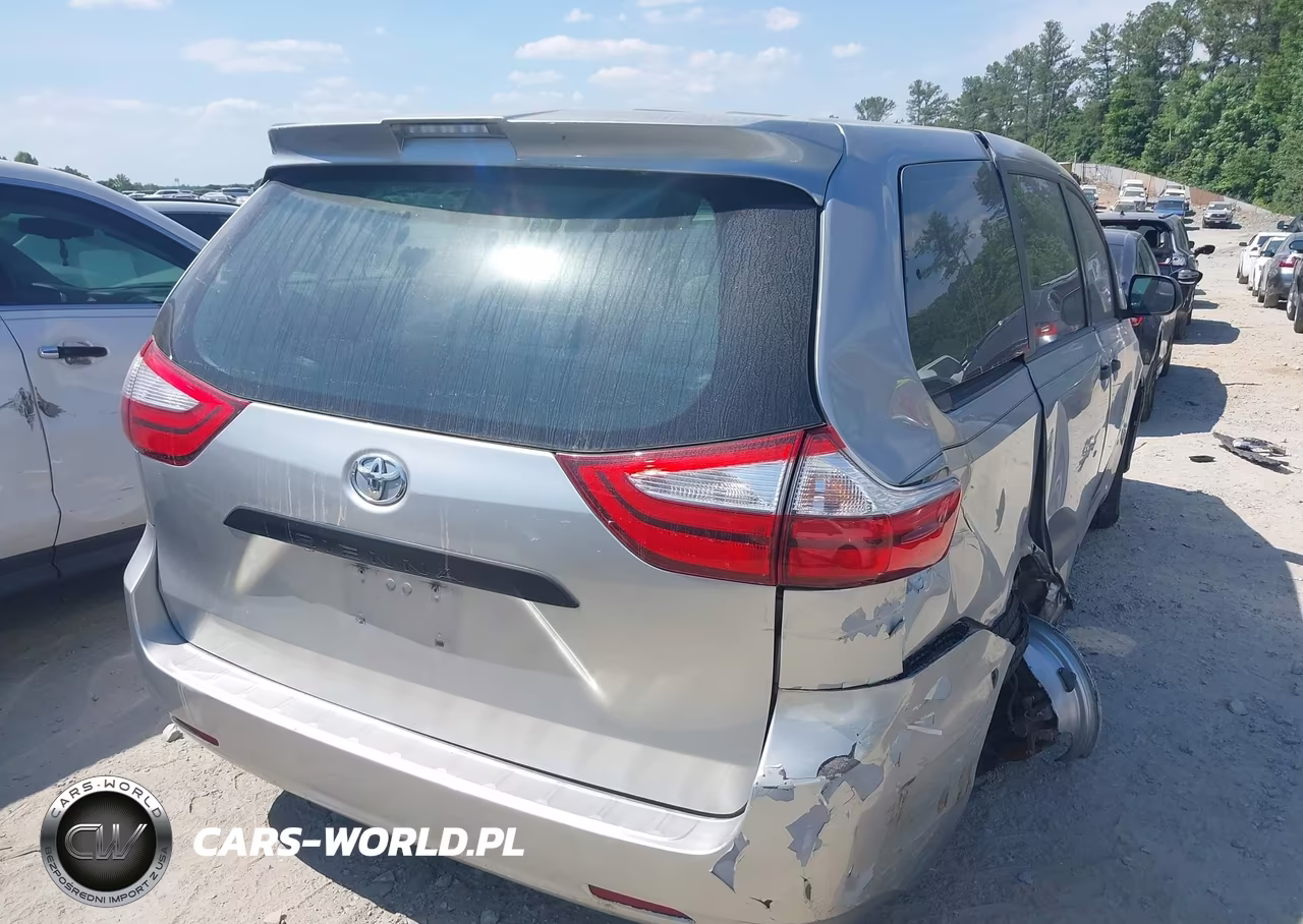 2018 Toyota Sienna L 7 Passenger VIN:5TDZZ3DC6JS942443 - 4