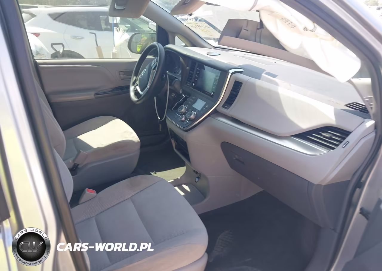 2018 Toyota Sienna L 7 Passenger VIN:5TDZZ3DC6JS942443 - 5