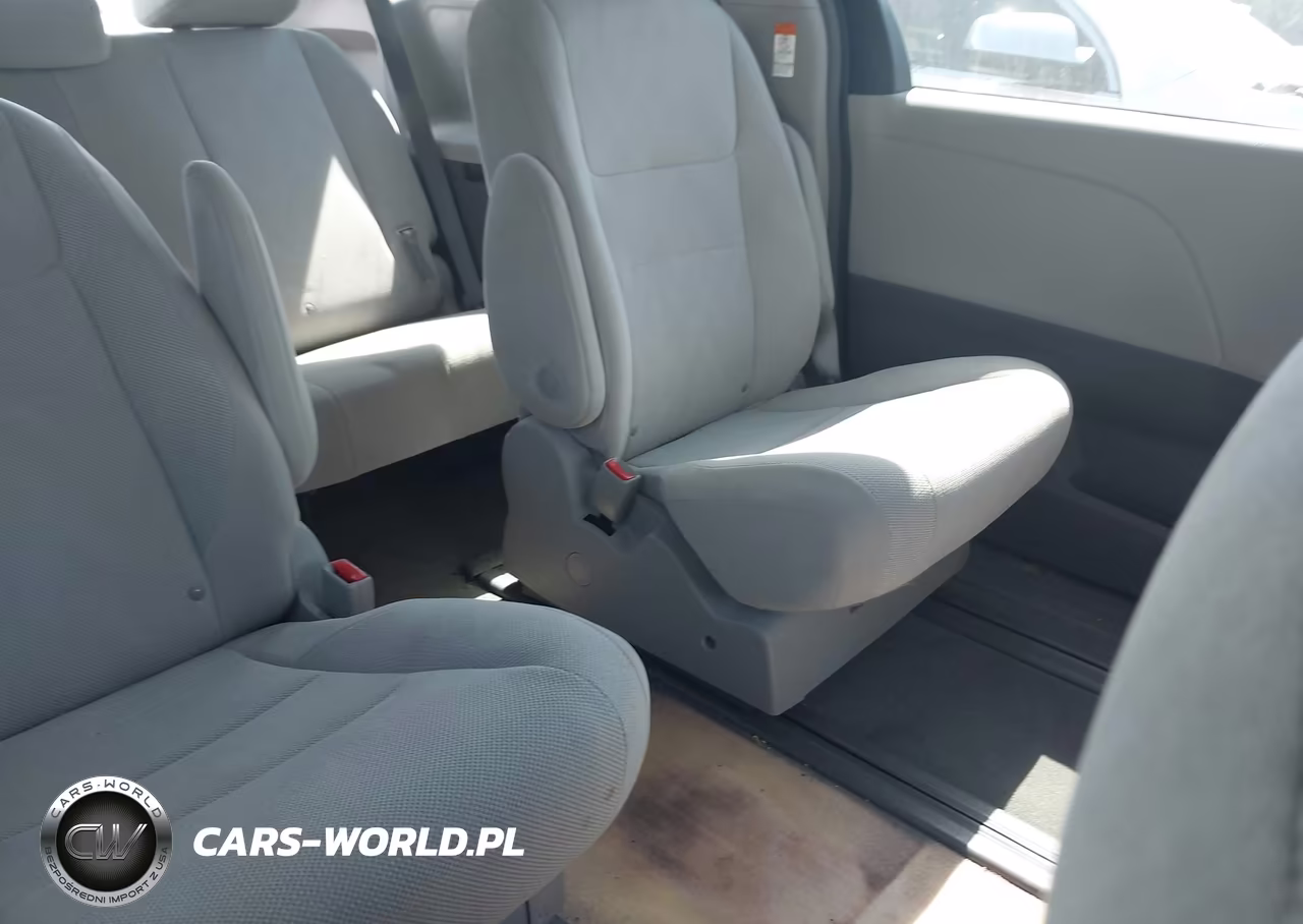 2018 Toyota Sienna L 7 Passenger VIN:5TDZZ3DC6JS942443 - 8