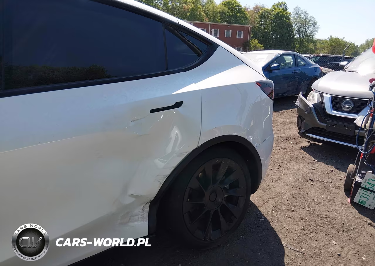 2023 Tesla Model Y VIN:7SAYGDEE7PA198050 - 6