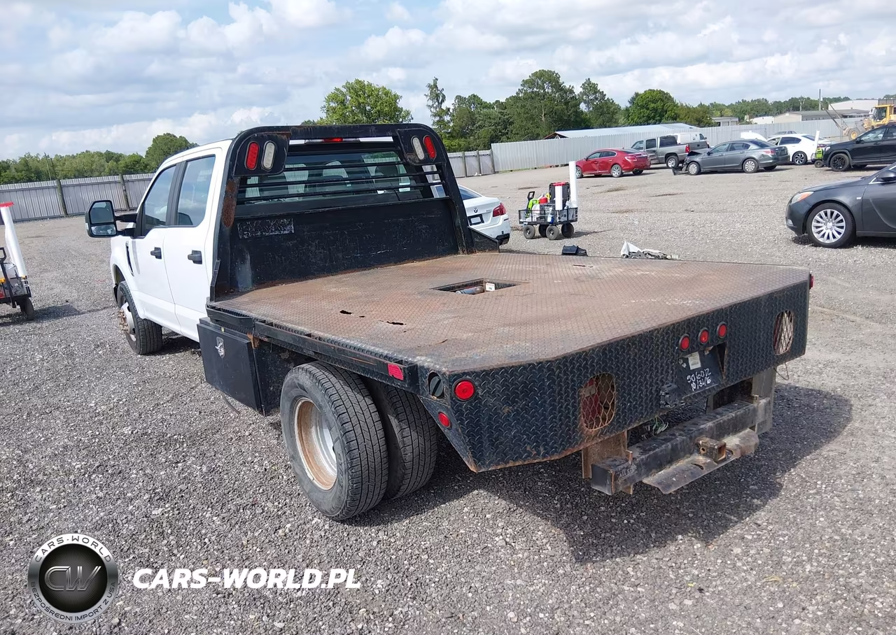 2017 Ford F-350 Chassis Xl VIN:1FD8W3G62HEB62641 - 3