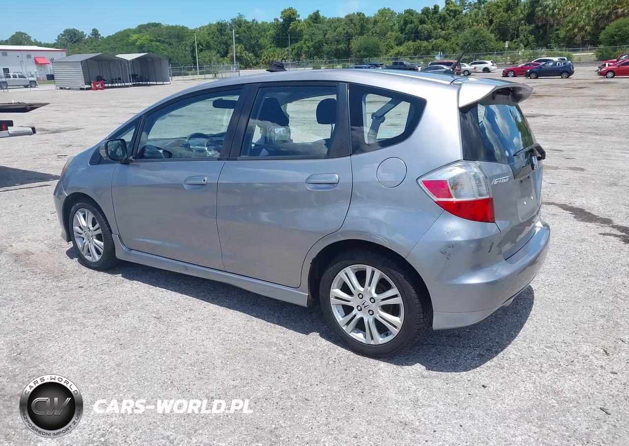 2009 Honda Fit Sport VIN:JHMGE884X9S058896 - 3