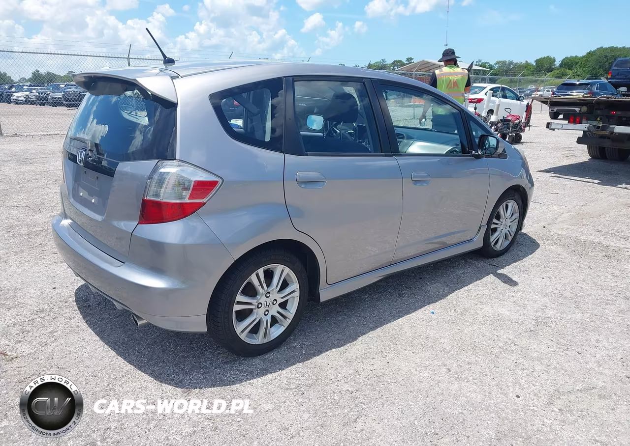 2009 Honda Fit Sport VIN:JHMGE884X9S058896 - 4