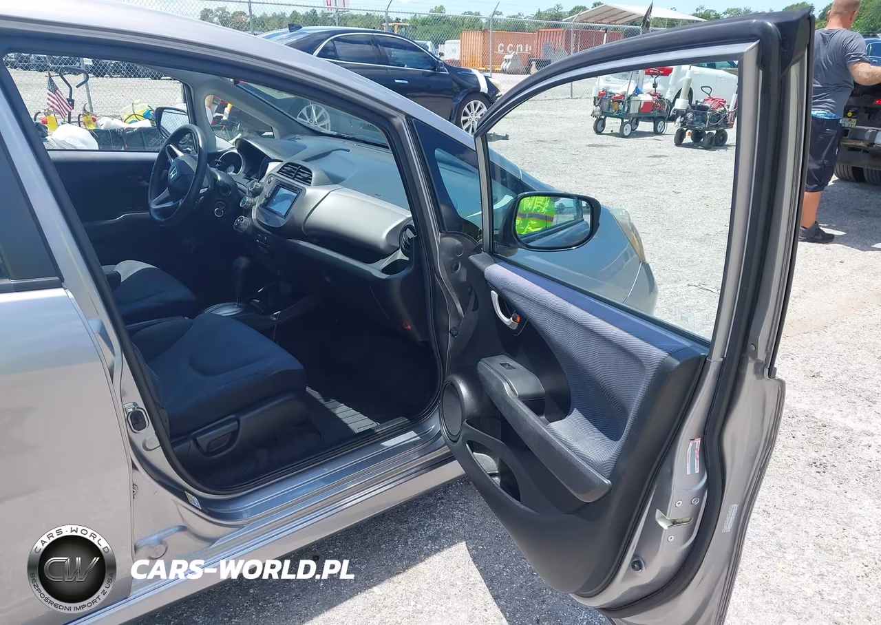 2009 Honda Fit Sport VIN:JHMGE884X9S058896 - 5