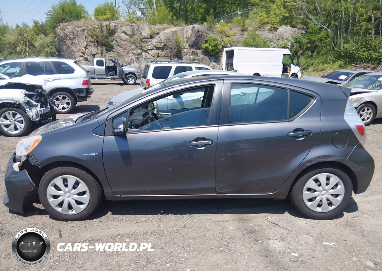 2013 Toyota Prius C One VIN:JTDKDTB36D1044235 - 14