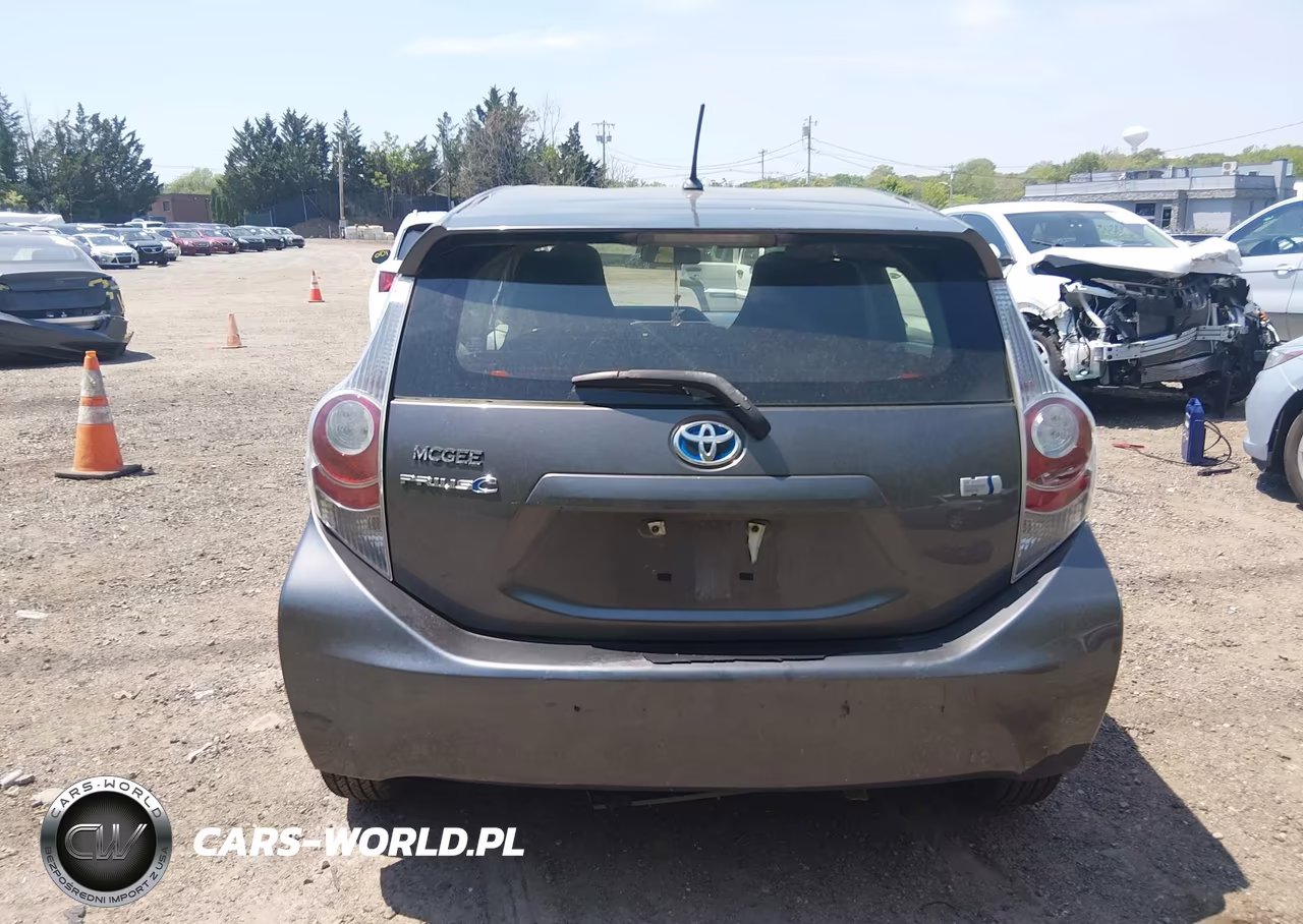 2013 Toyota Prius C One VIN:JTDKDTB36D1044235 - 16