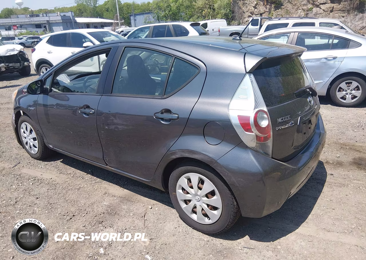 2013 Toyota Prius C One VIN:JTDKDTB36D1044235 - 3
