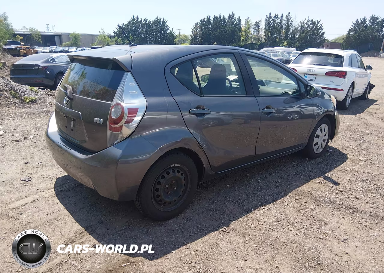 2013 Toyota Prius C One VIN:JTDKDTB36D1044235 - 4
