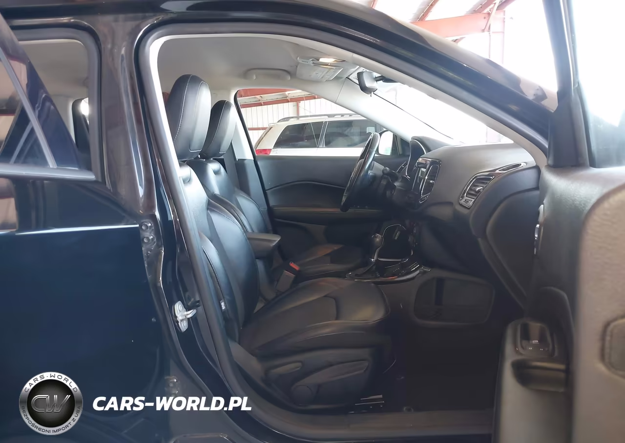 2019 Jeep Compass Altitude 4X4 VIN:3C4NJDBB7KT600738 - 5