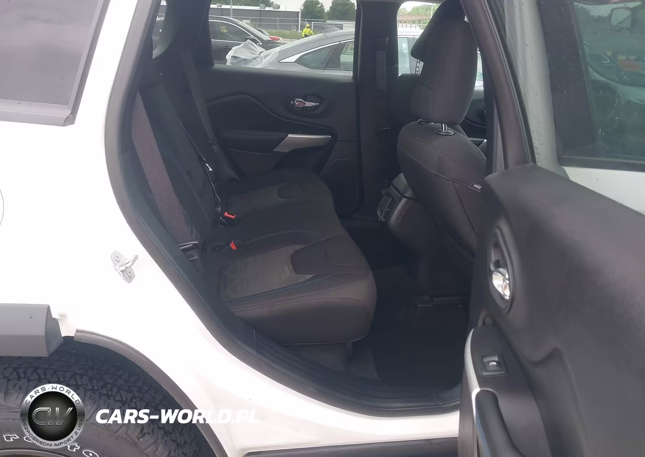 2020 Jeep Cherokee Upland 4X4 VIN:1C4PJMCXXLD553179 - 8