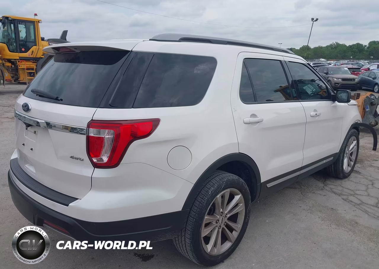 2019 Ford Explorer Xlt VIN:1FM5K8D88KGB20049 - 4