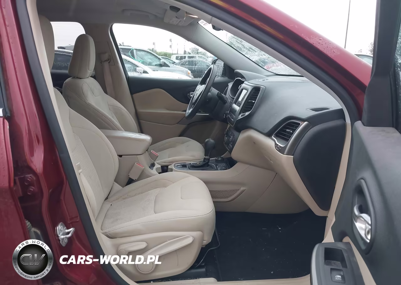 2019 Jeep Cherokee Latitude 4X4 VIN:1C4PJMCB9KD437765 - 5