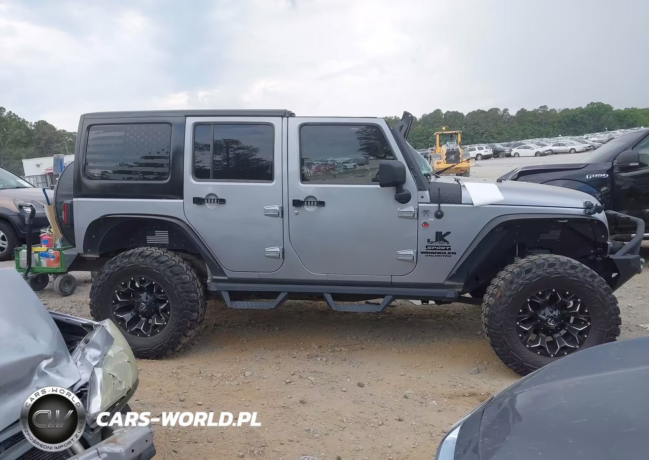2013 Jeep Wrangler Unlimited Sport VIN:1C4BJWDG3DL545601 - 13