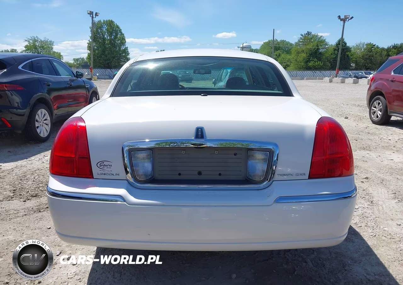 2008 Lincoln Town Car Signature Limited VIN:2LNHM82V78X650872 - 12