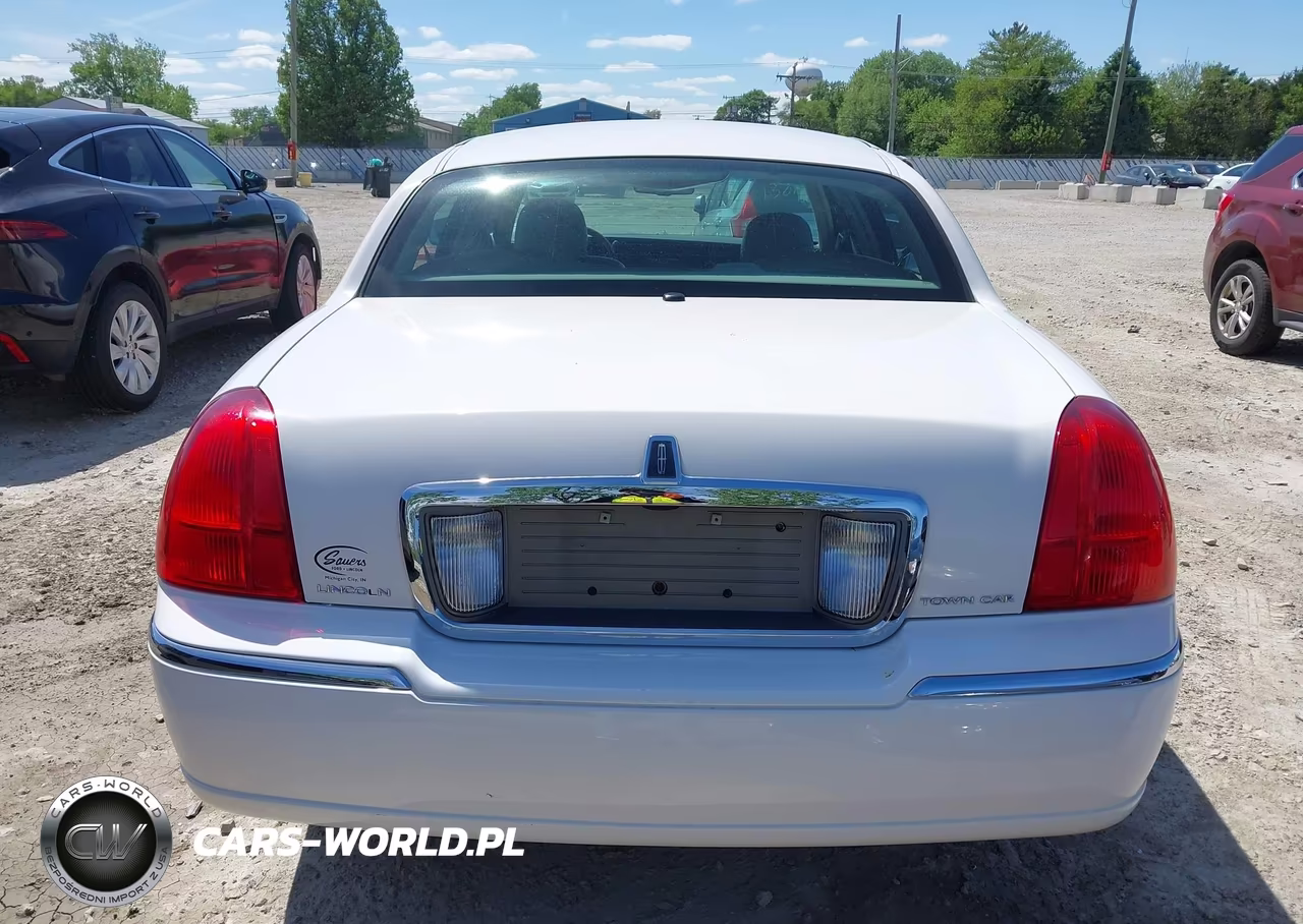 2008 Lincoln Town Car Signature Limited VIN:2LNHM82V78X650872 - 16