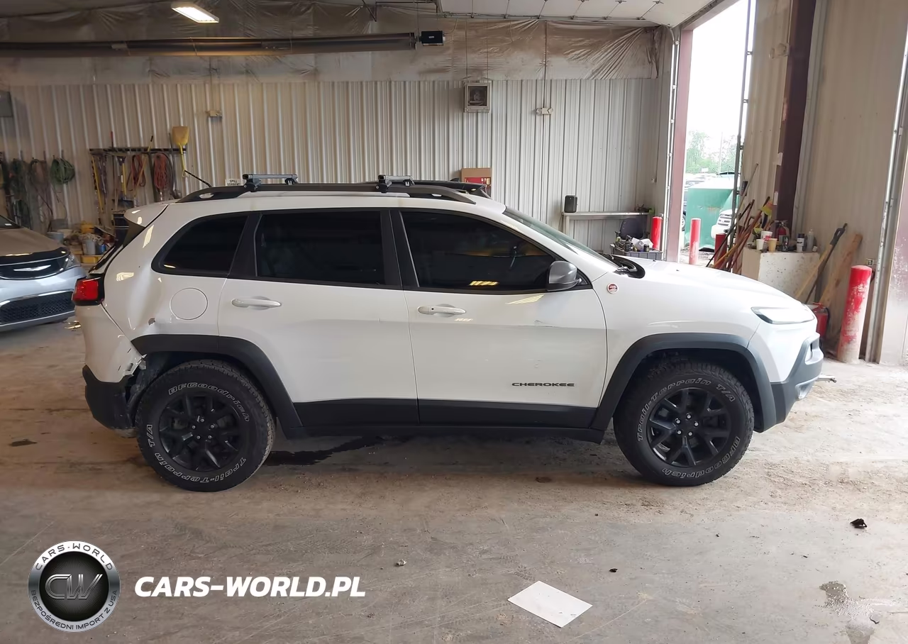 2015 Jeep Cherokee Trailhawk VIN:1C4PJMBS7FW728938 - 13