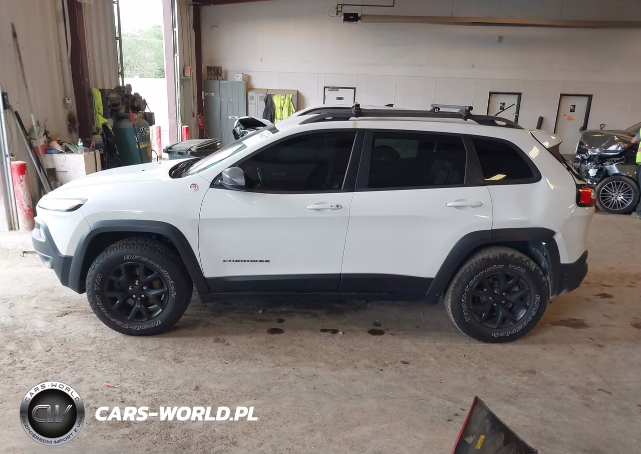 2015 Jeep Cherokee Trailhawk VIN:1C4PJMBS7FW728938 - 14