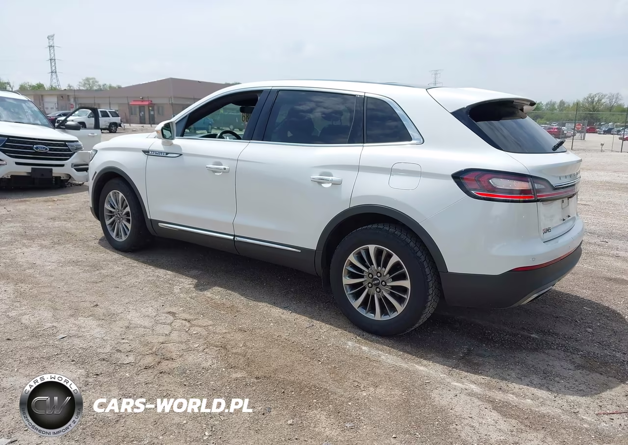 2020 Lincoln Nautilus Reserve VIN:2LMPJ8K98LBL14066 - 3