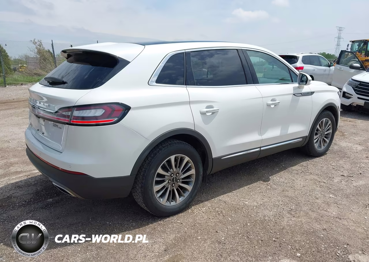 2020 Lincoln Nautilus Reserve VIN:2LMPJ8K98LBL14066 - 4