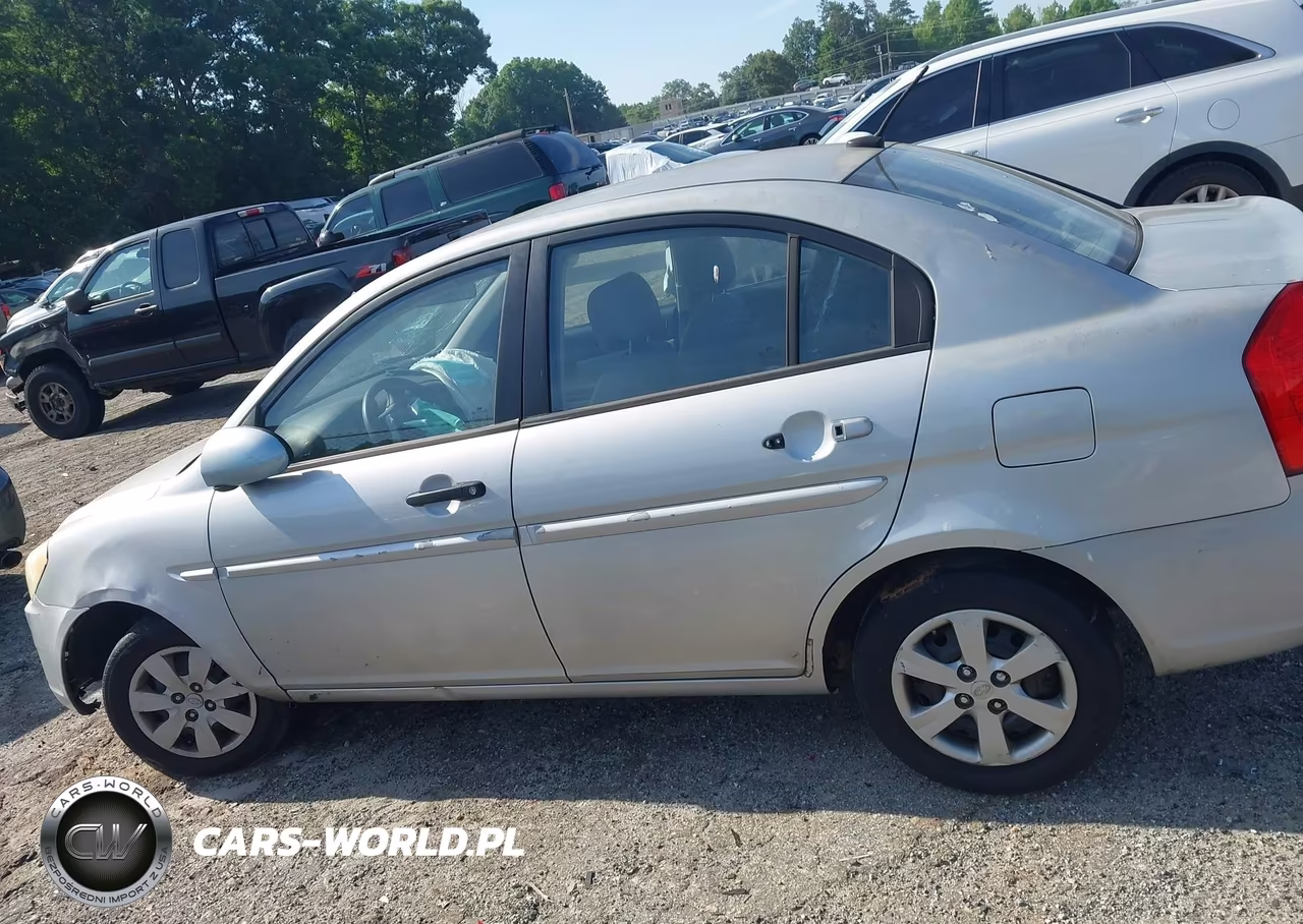 2009 Hyundai Accent Gls VIN:KMHCN46C89U319381 - 14