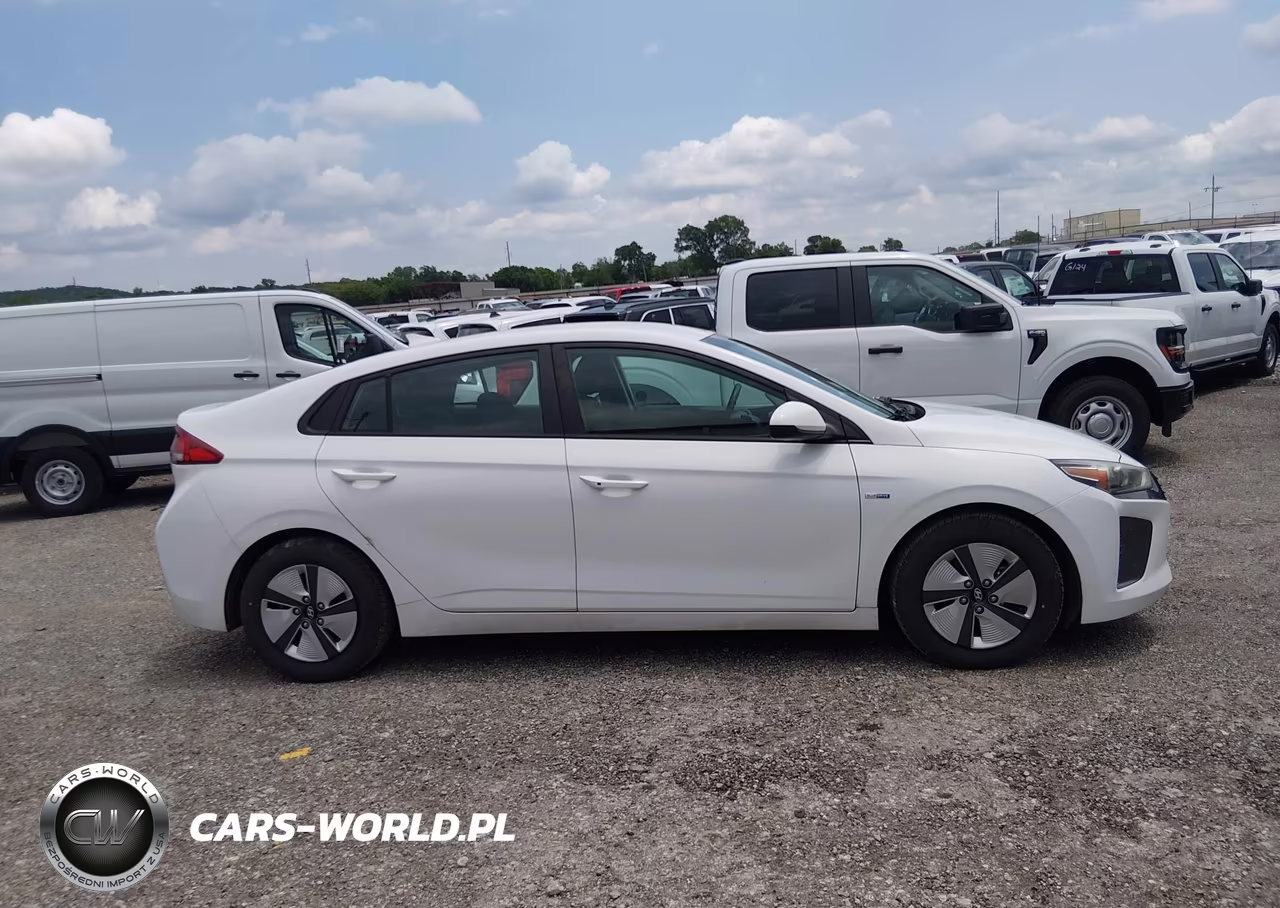 2018 Hyundai Ioniq Hybrid Blue VIN:KMHC65LC1JU100127 - 13
