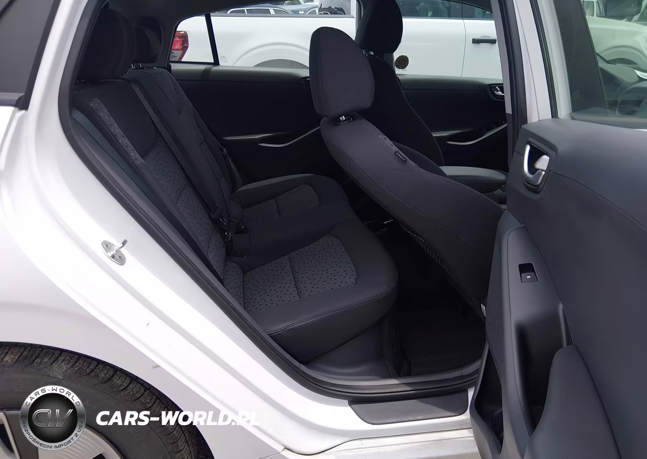 2018 Hyundai Ioniq Hybrid Blue VIN:KMHC65LC1JU100127 - 8
