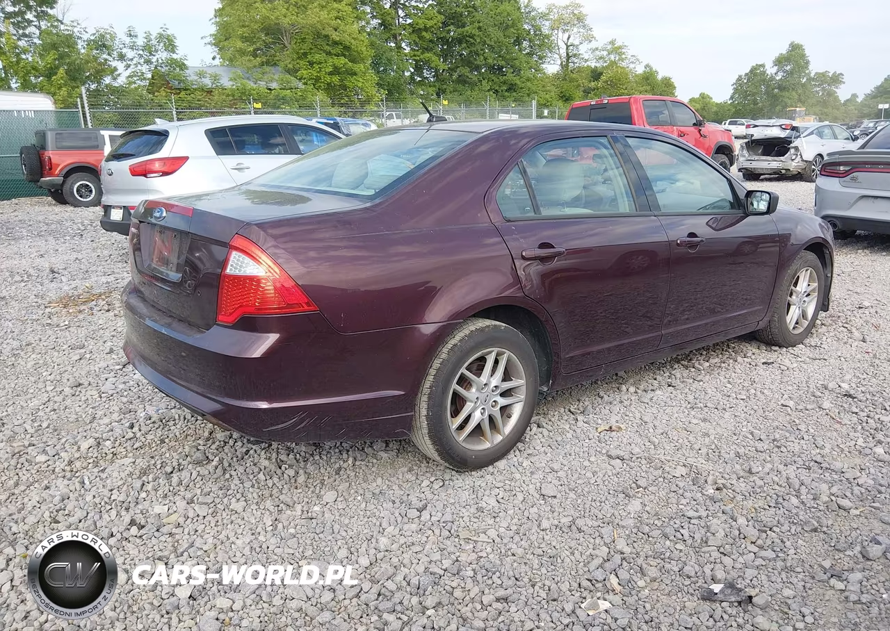 2012 Ford Fusion S VIN:3FAHP0GA8CR239027 - 4