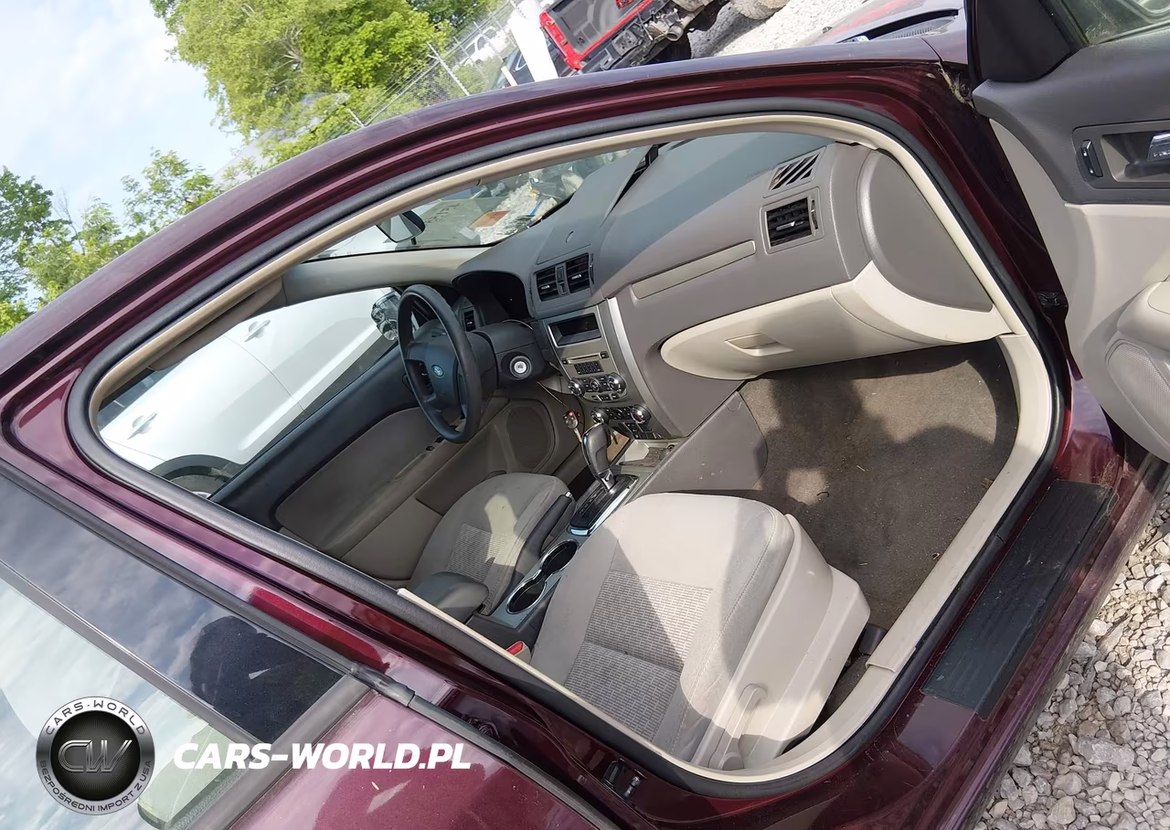 2012 Ford Fusion S VIN:3FAHP0GA8CR239027 - 5