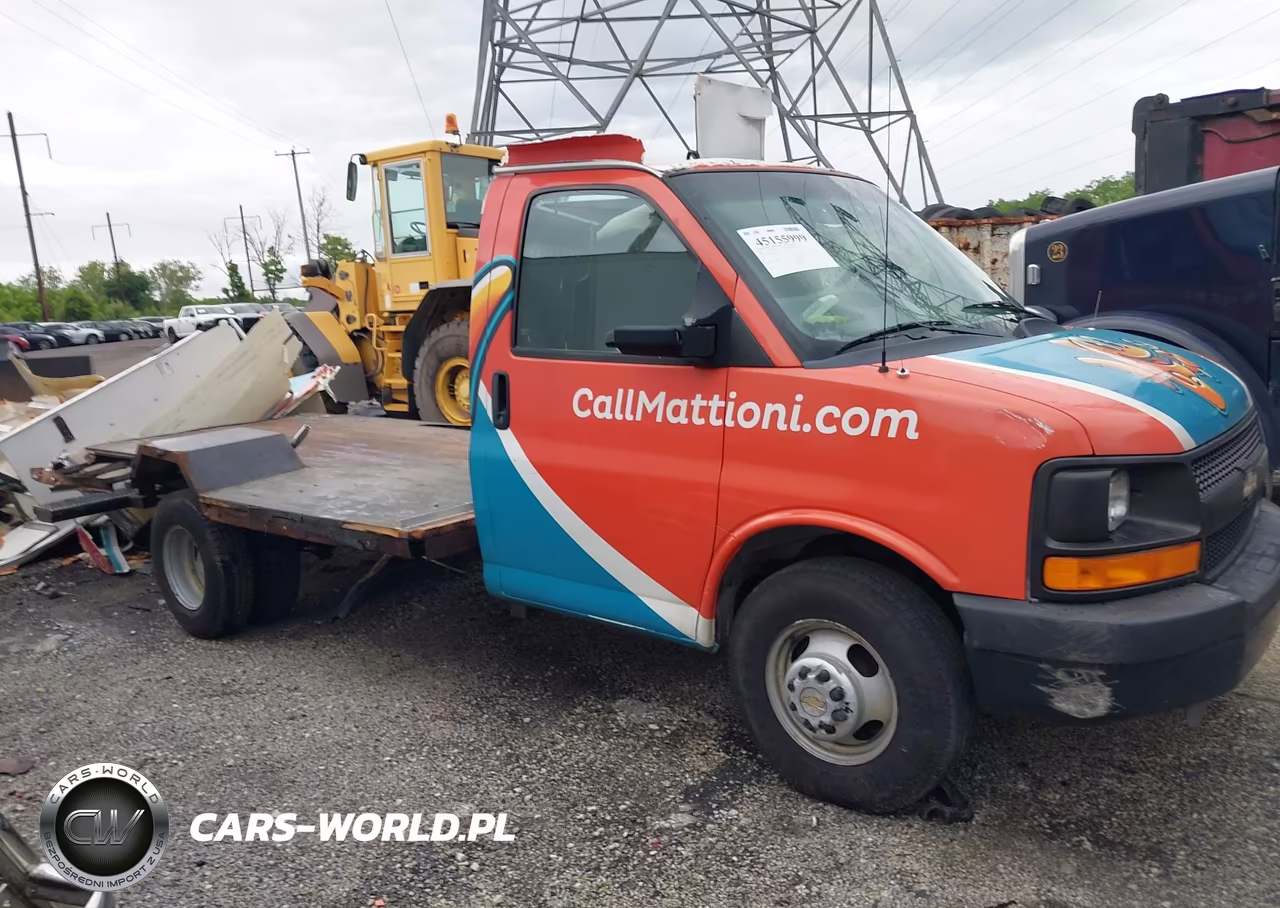 2010 Chevrolet Express Cutaway Work Van VIN:1GB6G2AG1A1168937 - 13