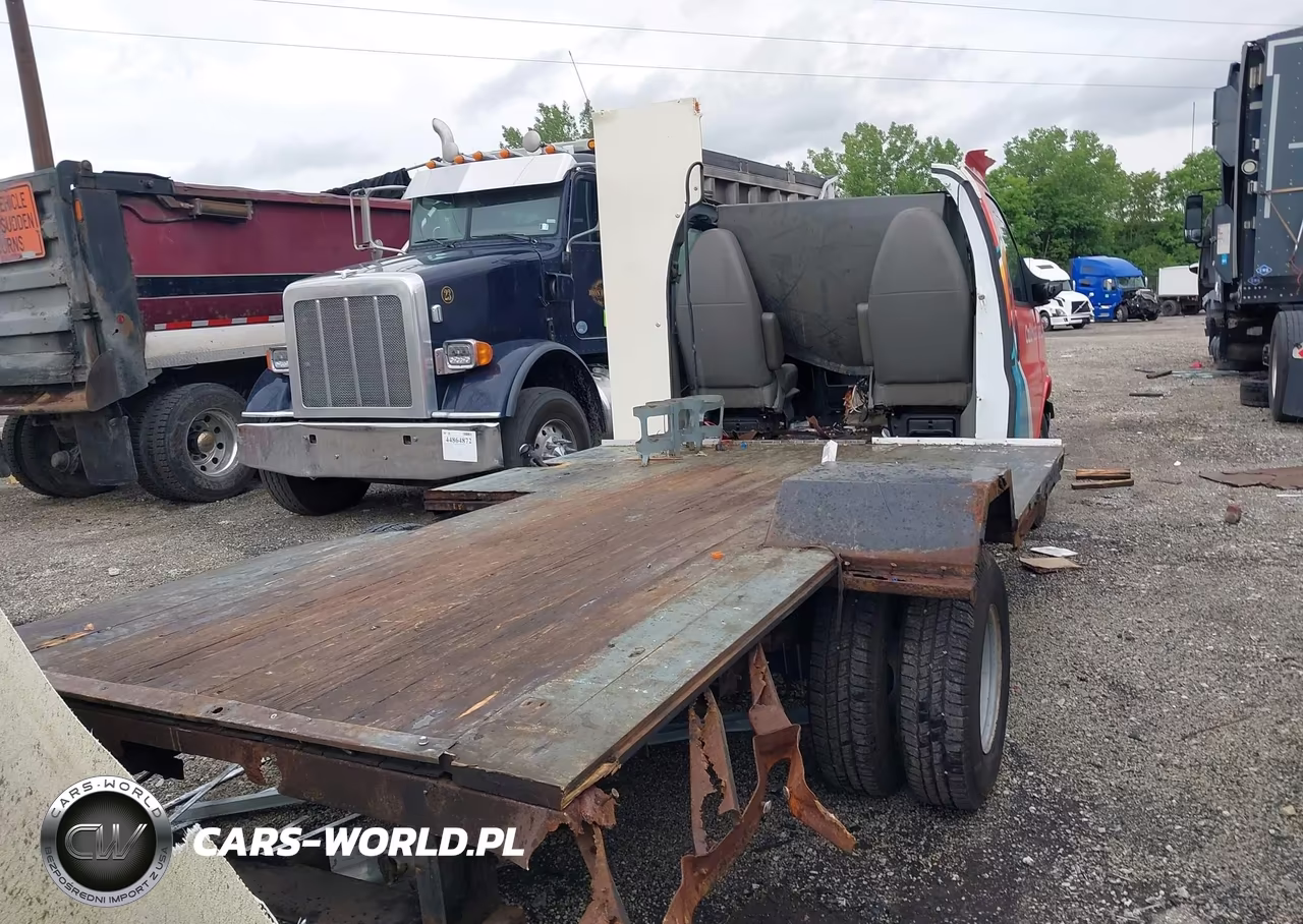 2010 Chevrolet Express Cutaway Work Van VIN:1GB6G2AG1A1168937 - 15