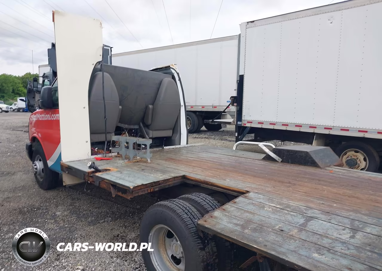 2010 Chevrolet Express Cutaway Work Van VIN:1GB6G2AG1A1168937 - 3
