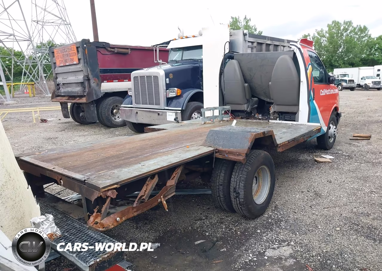 2010 Chevrolet Express Cutaway Work Van VIN:1GB6G2AG1A1168937 - 4
