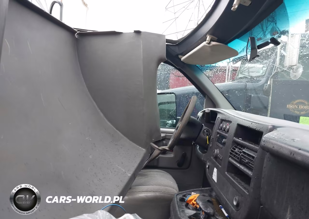 2010 Chevrolet Express Cutaway Work Van VIN:1GB6G2AG1A1168937 - 5