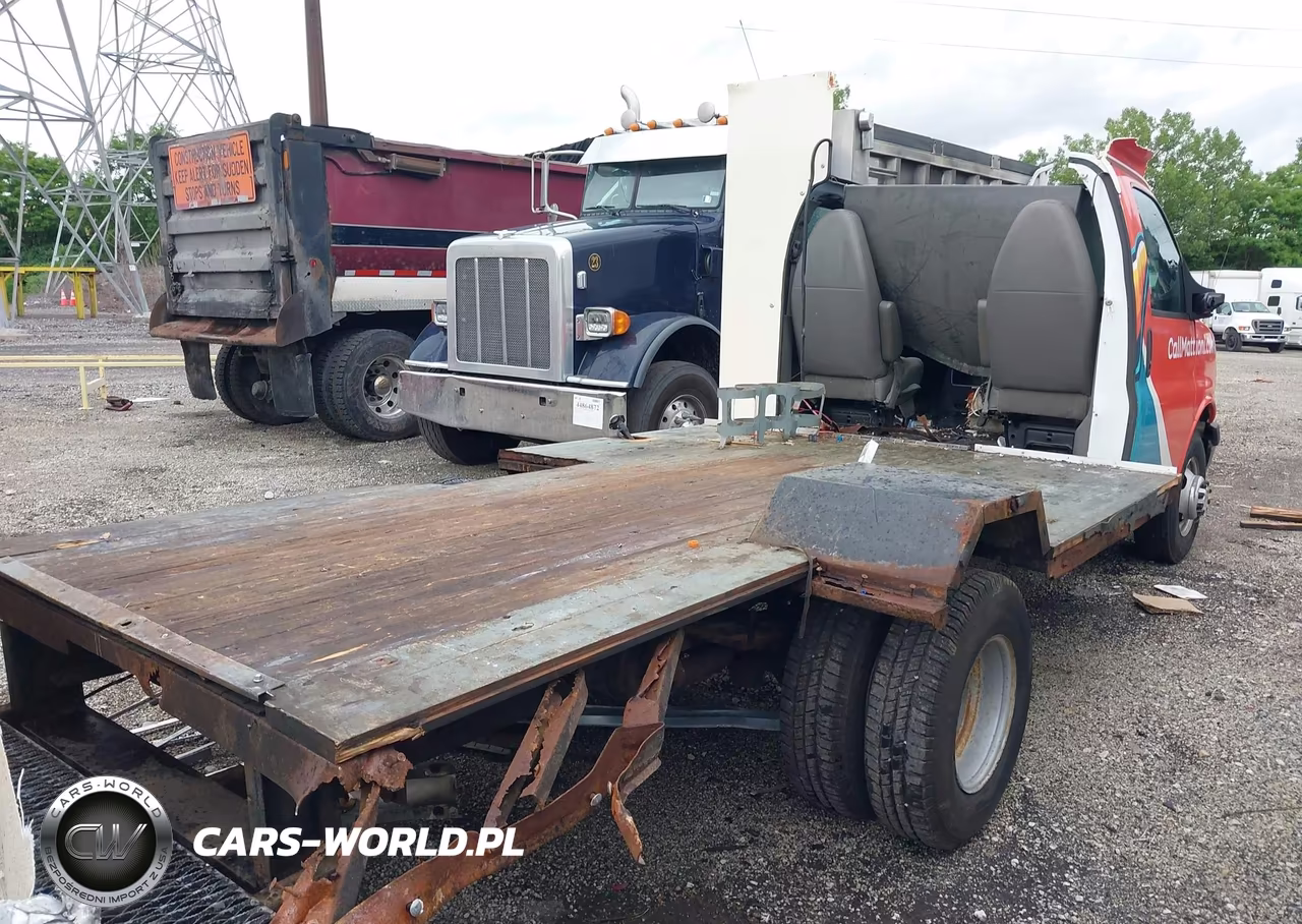 2010 Chevrolet Express Cutaway Work Van VIN:1GB6G2AG1A1168937 - 8