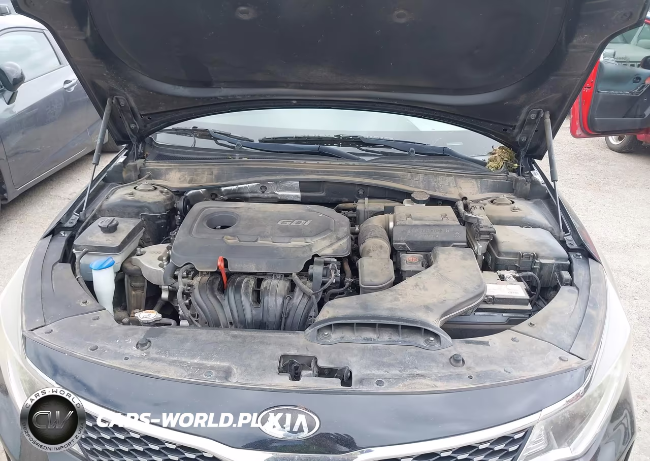 2018 Kia Optima S VIN:5XXGT4L35JG228465 - 10
