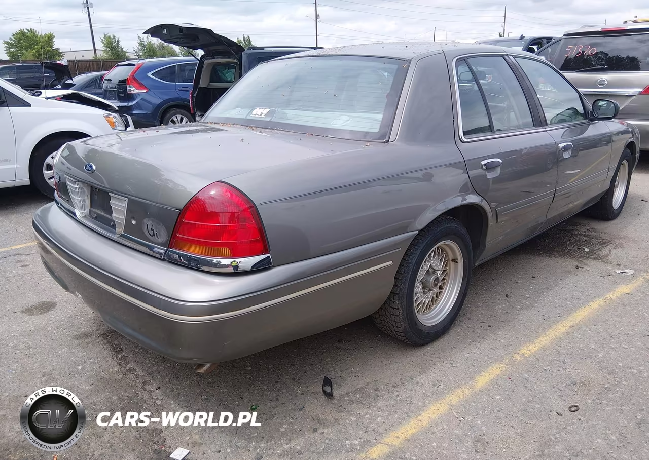 2001 Ford Crown Victoria Lx VIN:2FAFP74W41X132586 - 4