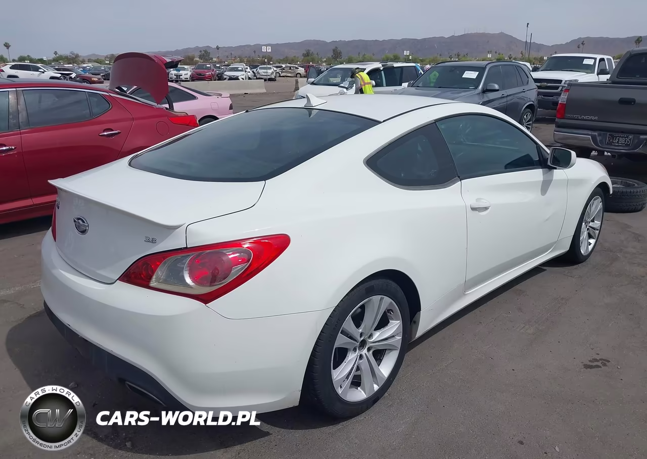 2010 Hyundai Genesis 3.8 VIN:KMHHU6KH5AU037998 - 4