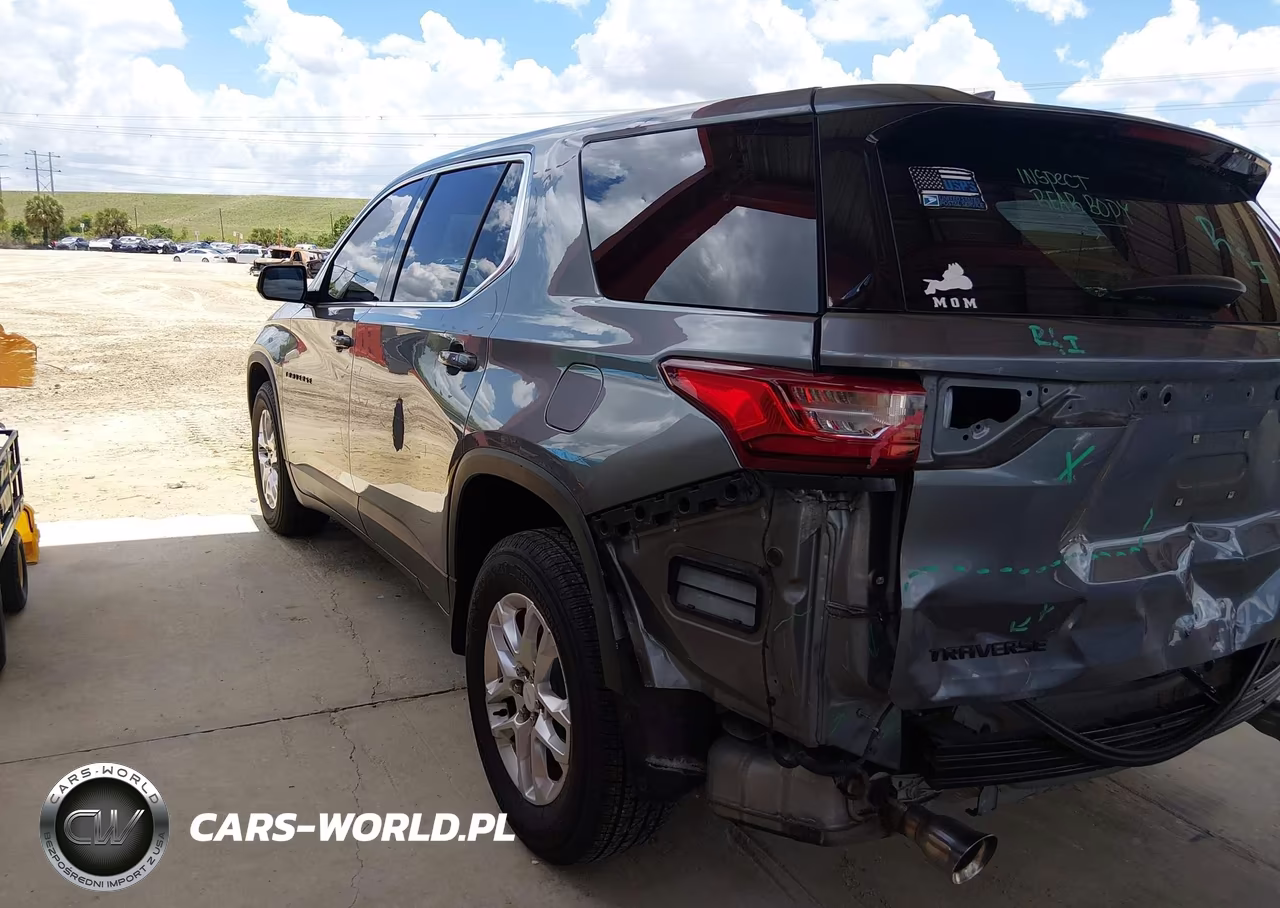 2018 Chevrolet Traverse Ls VIN:1GNERFKW3JJ246317 - 3