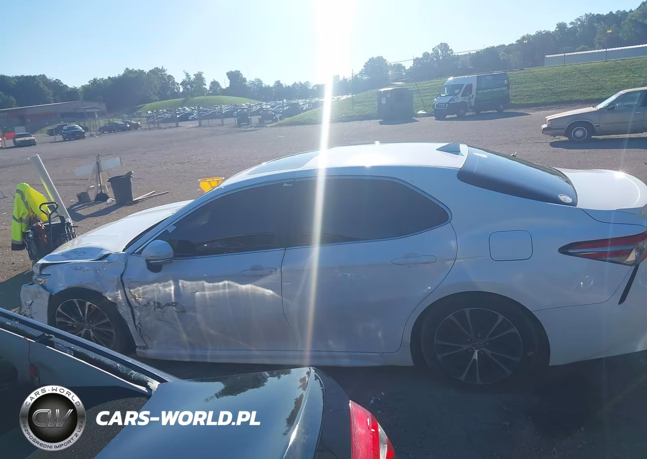 2018 Toyota Camry Se VIN:4T1B11HK6JU539343 - 14