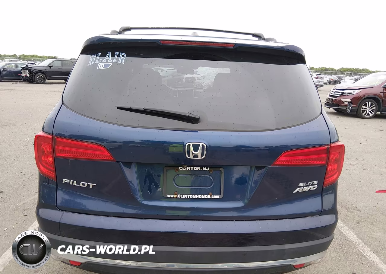 2018 Honda Pilot Elite VIN:5FNYF6H07JB000153 - 16