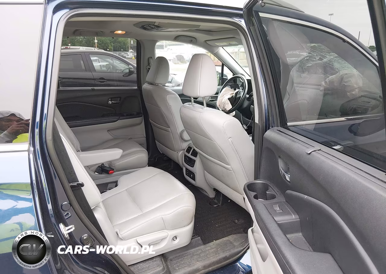 2018 Honda Pilot Elite VIN:5FNYF6H07JB000153 - 8
