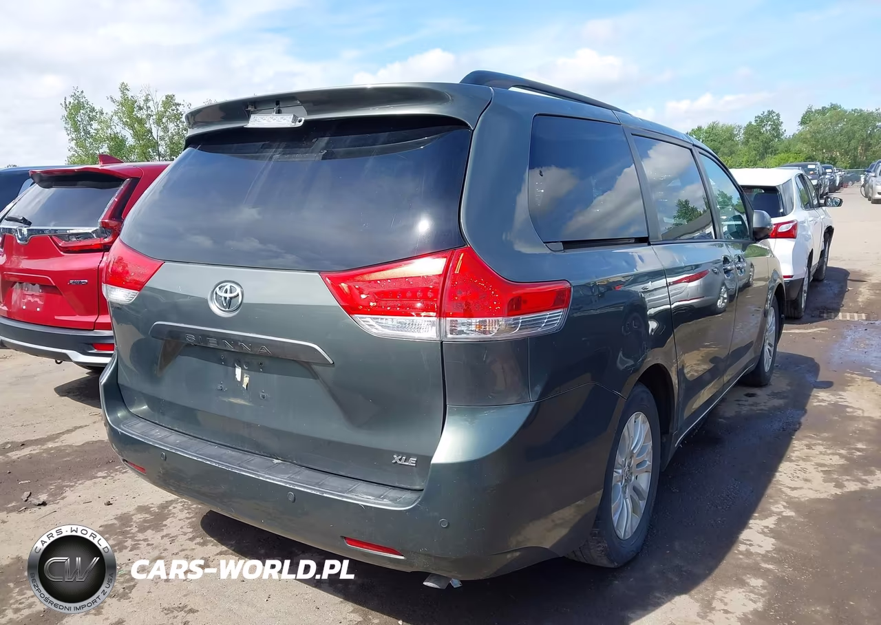 2013 Toyota Sienna Xle V6 8 Passenger VIN:5TDYK3DC0DS329707 - 4