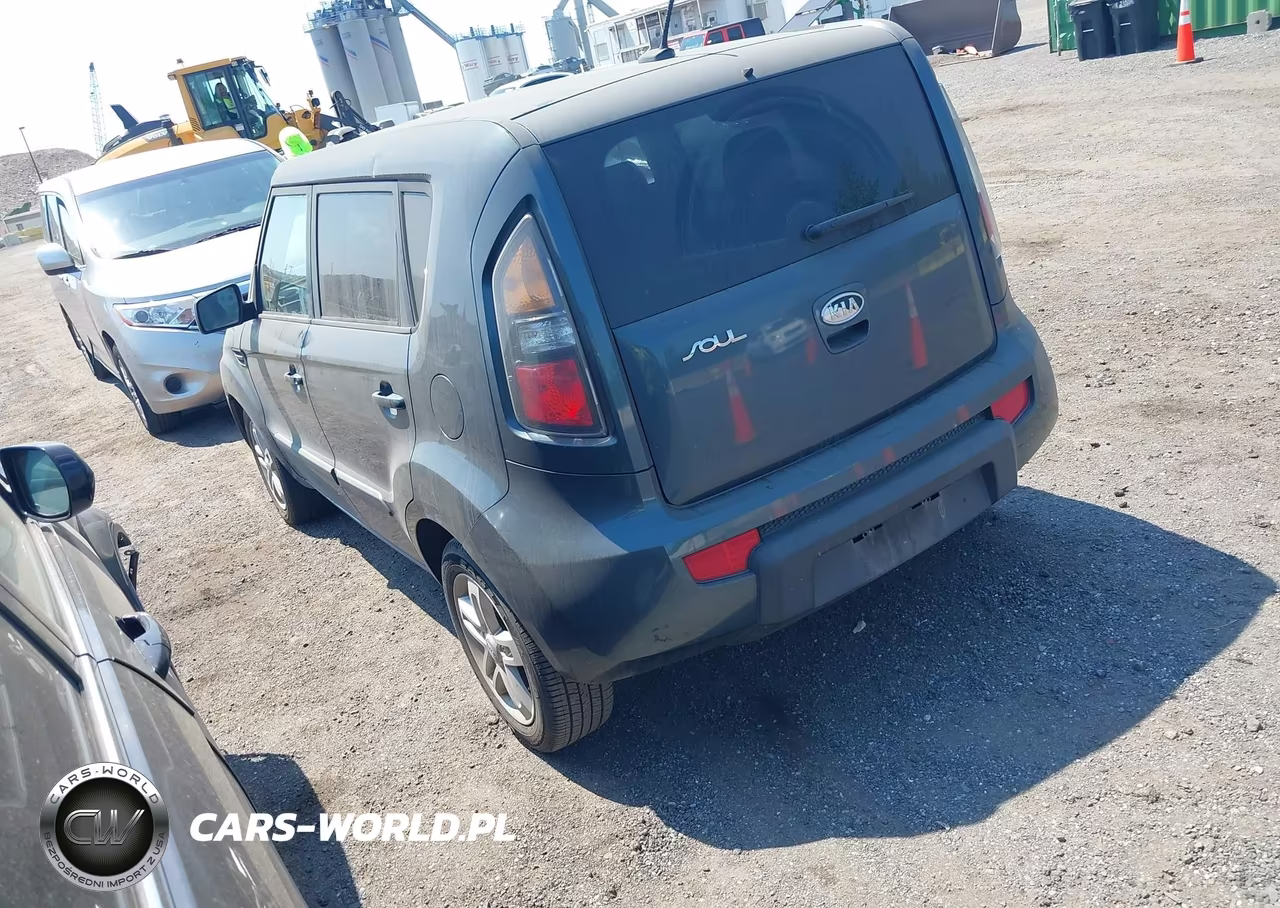 2011 Kia Soul + VIN:KNDJT2A23B7272477 - 3